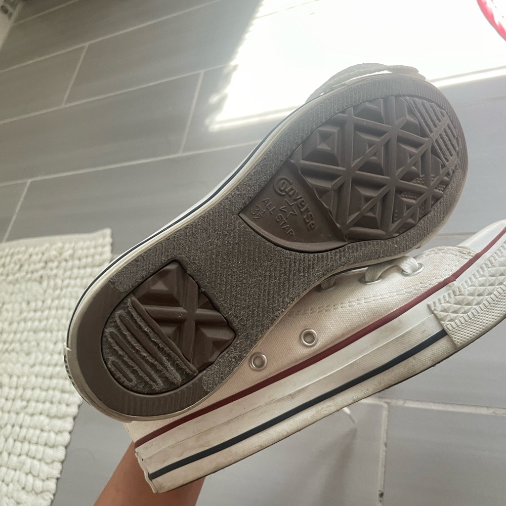 Converse - Picture 2 of 3